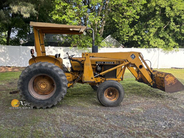 Lot 83-1001 - John Deere 301AD with Loader Tractor
