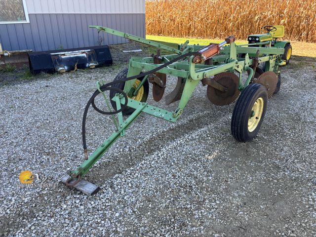 Lot 83-1013 - John Deere 3 Bottom Plow