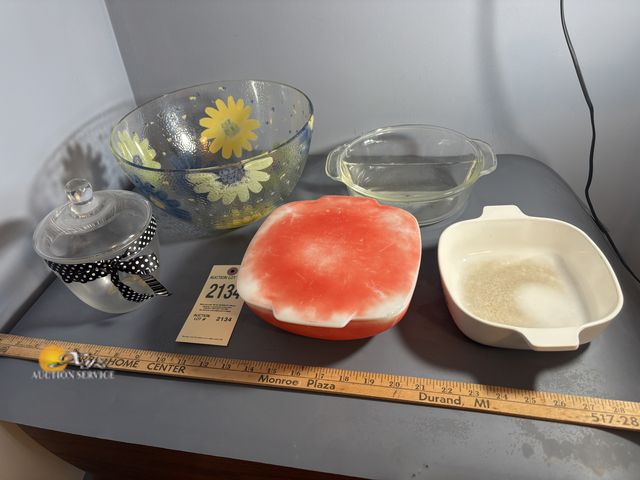 Lot 83-2134 - Lot of Glass Bowls