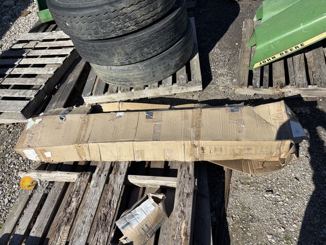 Lot 83-5003 - Ford F150 04-14 Tonneau Cover