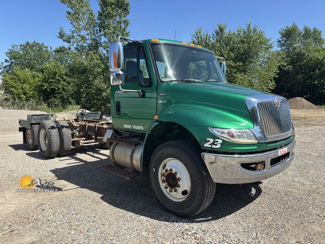 Lot 83-1006 - 2011 International 4400 Semi Truck