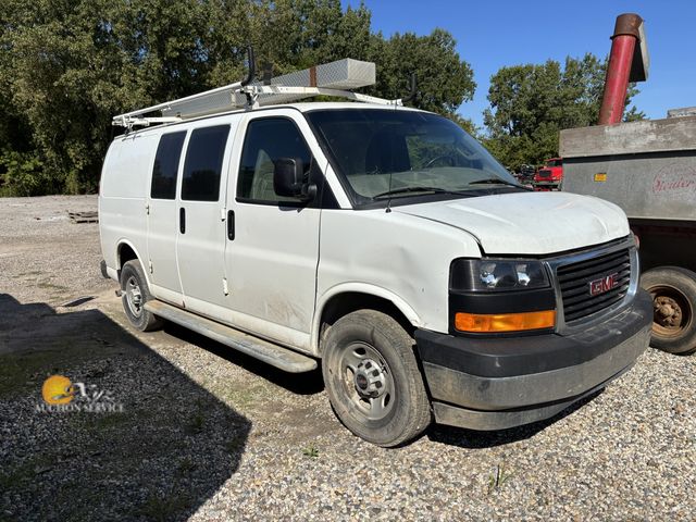 Lot 83-1014 - 2017 GMC Savana 2500