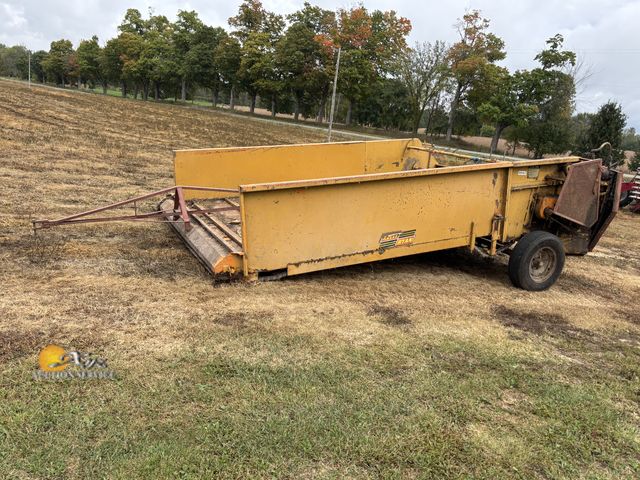 Lot 83-1009 - Kelly Ryan Silage Table