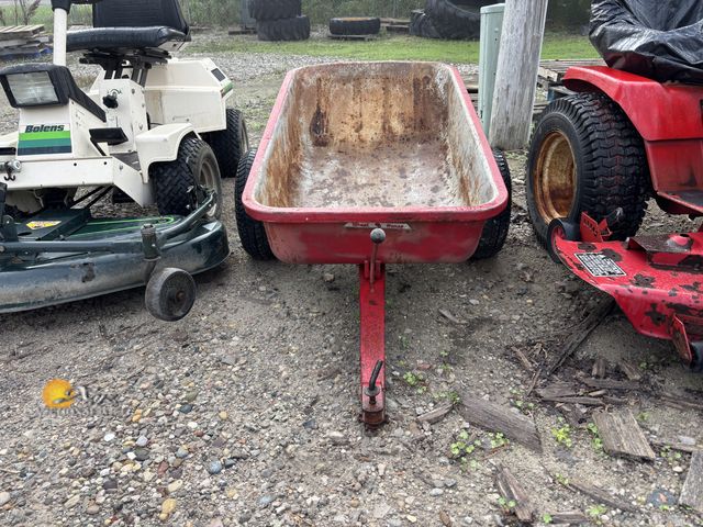 Lot 83-1052 - Wheel Horse Lawn Trailer