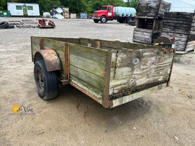 Lot 83-3002 - 4x8 Utility null