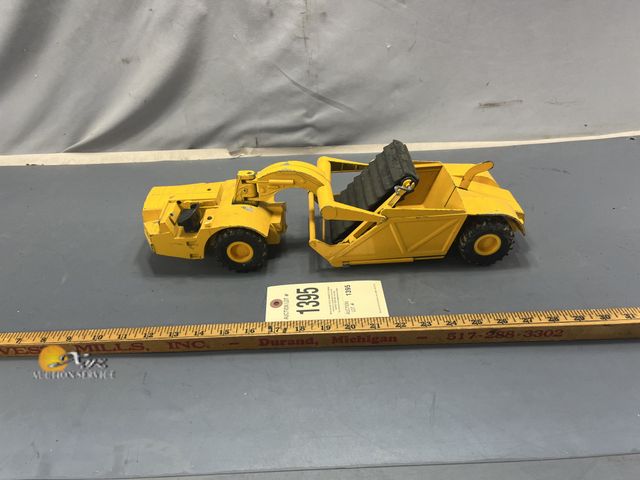 Lot 83-1395 - Vintage Dirt Pan