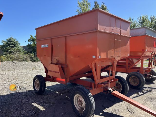 Lot 83-1016 - Turnco Gravity Box on Bradford Running Gear