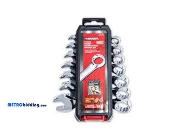 Lot 88-493989 - Husky Metric Stubby Combination Wrench Set with Storage Rack (7-Piece), missing two wrenches