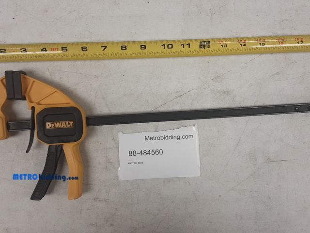 Lot 88-484560 - DeWALT medium trigger clamp