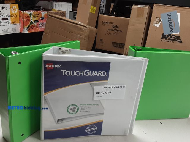 Lot 88-483246 - Lot of three 3-ring binders. 
Two, 2" green
One, 3" white
See pictures