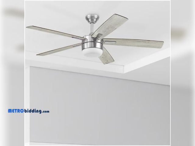 Lot 88-501642 - Harbor Breeze Northbrook 42-in Matte White with Matte Blades LED Covered Outdoor Ceiling Fan With Li...