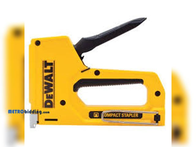 Lot 88-480128 - DEWALT 4 in. Heavy-Duty Compact Staple Gun DWHT74841D