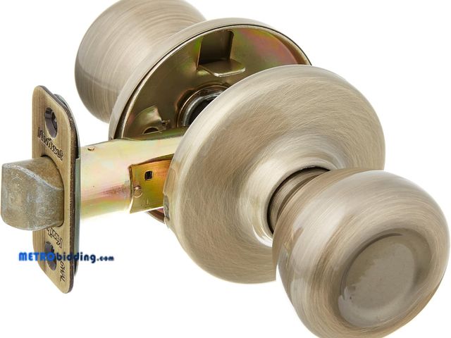 Lot 88-480747 - Kwikset 92001-512 Tylo Hall &amp; Closet Knob in Antique Brass