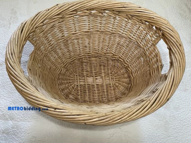 Lot 88-495294 - Vintage Wicker Laundry Basket Woven Oval