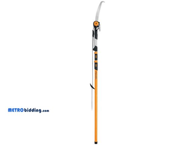 Lot 88-494349 - Fiskars 16 ft. Extendable 1.25 in. Cut Capacity 15 in. Saw Blade Tree Pruner with Chain-Drive