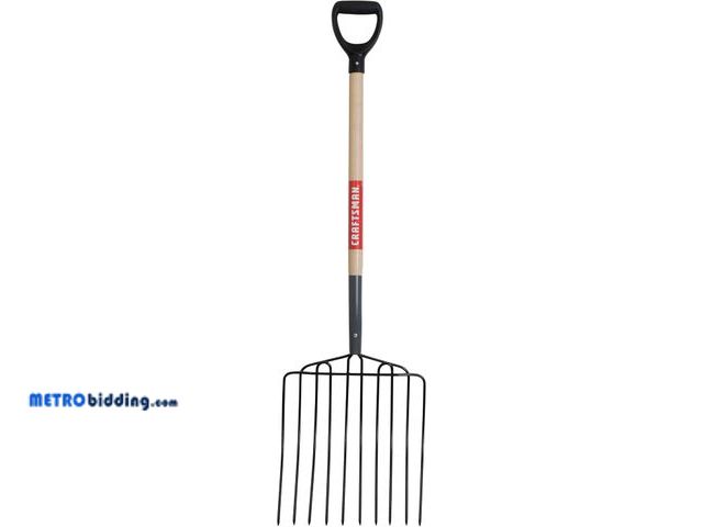 Lot 88-481489 - CRAFTSMAN 48 L Wood Steel Bedding Fork