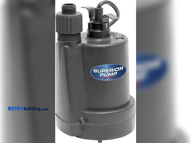 Lot 88-491299 - Superior Pump 91250 1800GPH Thermoplastic Submersible Utility Pump with 10-Foot Cord, 1/4 HP
