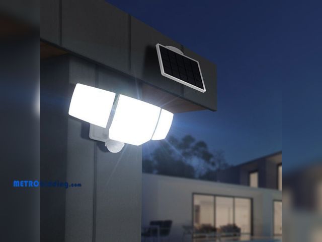 Lot 88-494218 - Lutec Motion Activated Solar Security LED Light