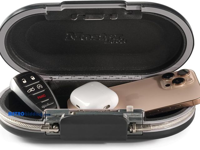 Lot 88-498074 - Master Lock Portable Small Lock Box, Set Your Own Combination Lock Portable Safe, Personal Travel Sa...