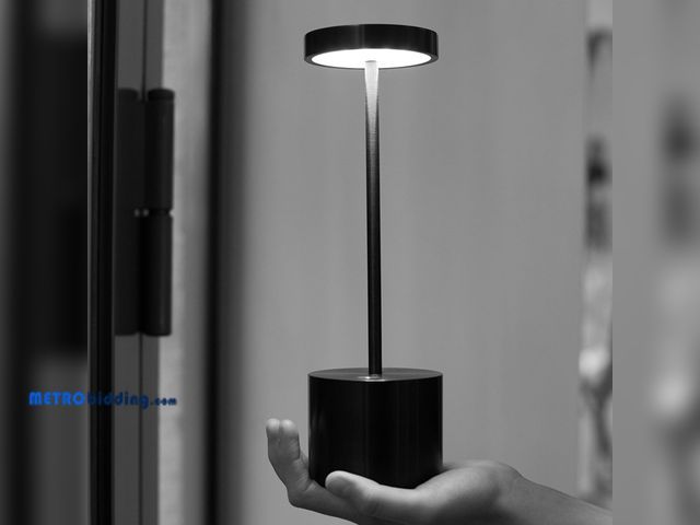 Lot 88-482623 - SAKRINGT Rechargeable Table Lamp, LED Cordless Table Lamp,5000mAh Battery Operated Portable Table Li...