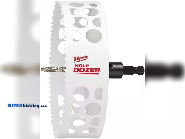 Lot 88-493649 - Milwaukee Electric - 6 Hole Dozer BI-Metal Hole Saw with Arbor