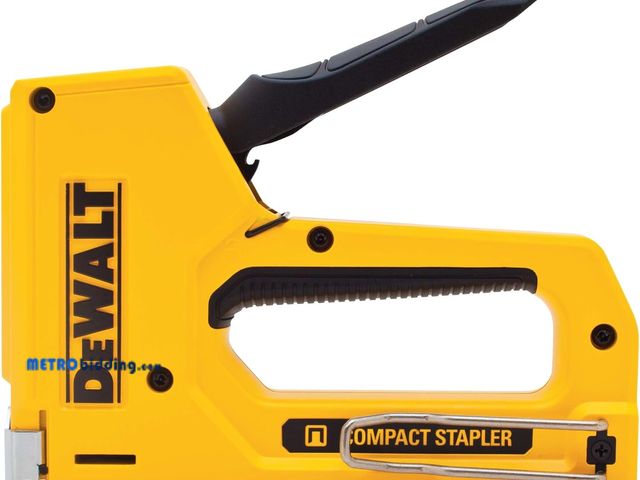 Lot 88-480949 - DEWALT 18-Gauge Heavy-Duty Staple/Nail Gun