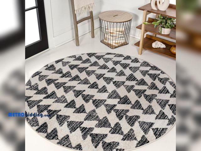 Lot 88-498654 - JONATHAN Y Aisha Moroccan Triangle Geometric Cream/Black 6'7" Round Indoor Area Rug, Contemporary, M...