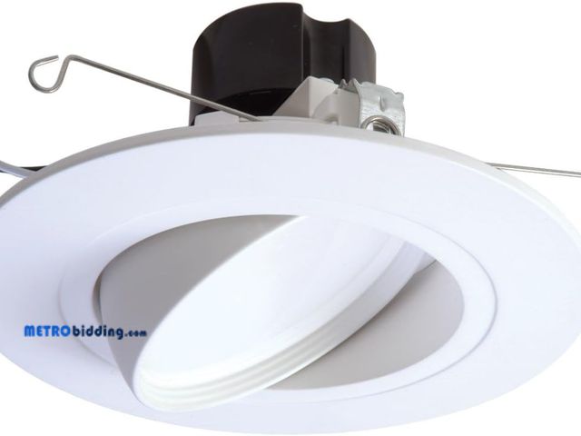 Lot 88-501301 - Halo Recessed RA5606930WH LED Adjustable 5-Inch/6-Inch Adjustable Gimbal