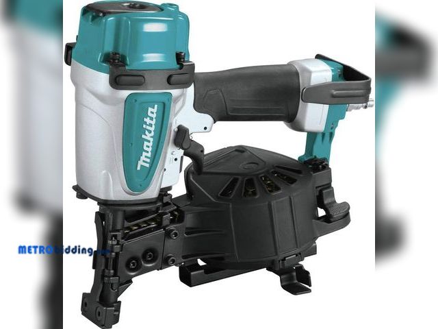 Lot 88-493888 - Makita AN454 45mm Roofing Nailer