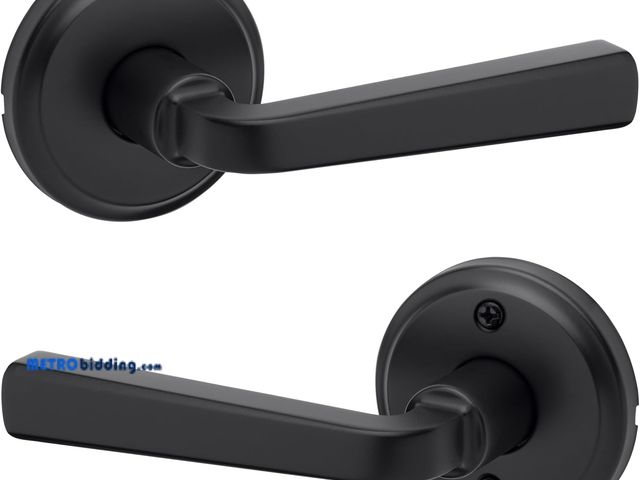 Lot 88-480304 - Kwikset Trafford Interior Passage Door Handle, Lever for Closet and Hallway Doors, Reversible Non-Lo...