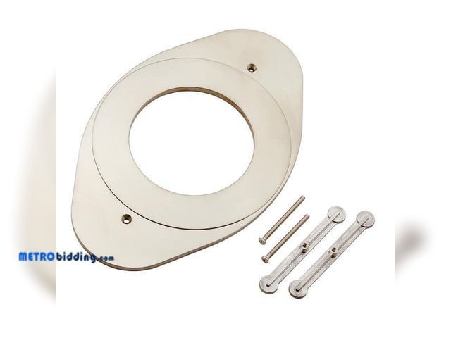 Lot 88-495404 - Everbilt Tub and Shower Smitty Remodeling Plate in Chrome 865370