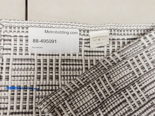 Lot 88-495091 - Threshold Dish Mat