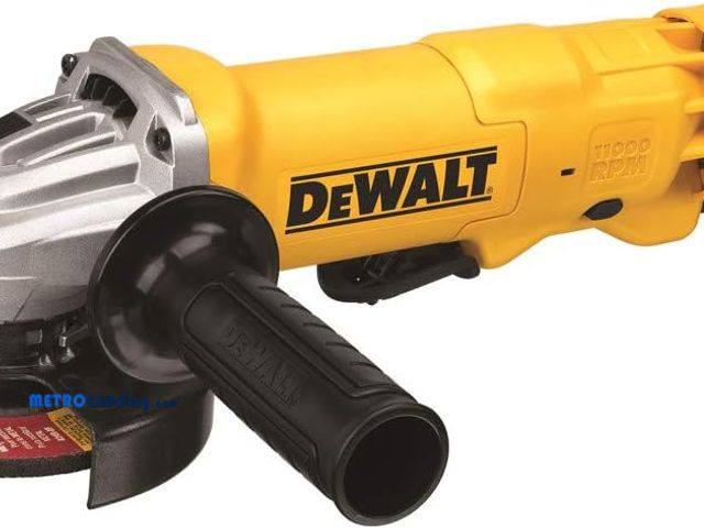 Lot 88-480477 - DEWALT Angle Grinder, 4-1/2-Inch, 11-Amp, 11,000 RPM, With Dust Ejection System, Corded (DWE402W)