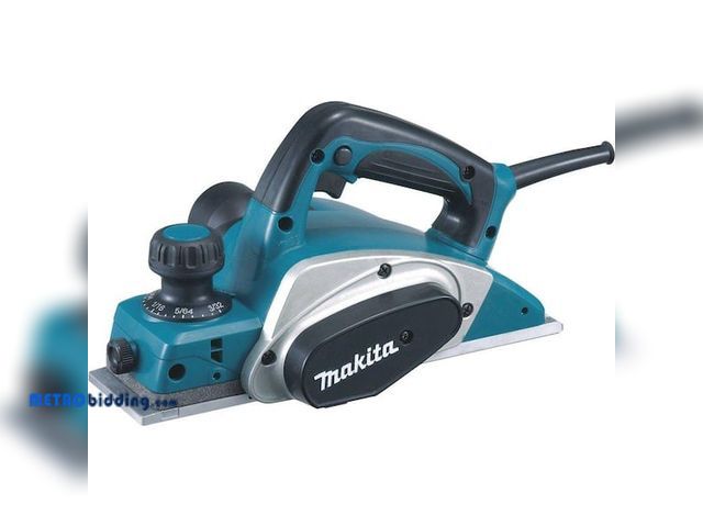 Lot 88-491876 - Makita 6.5 Amp 3-1/4 in. Corded Handheld Planer Kit with Blade Set, Hard Case KP0800K, floor model, ...