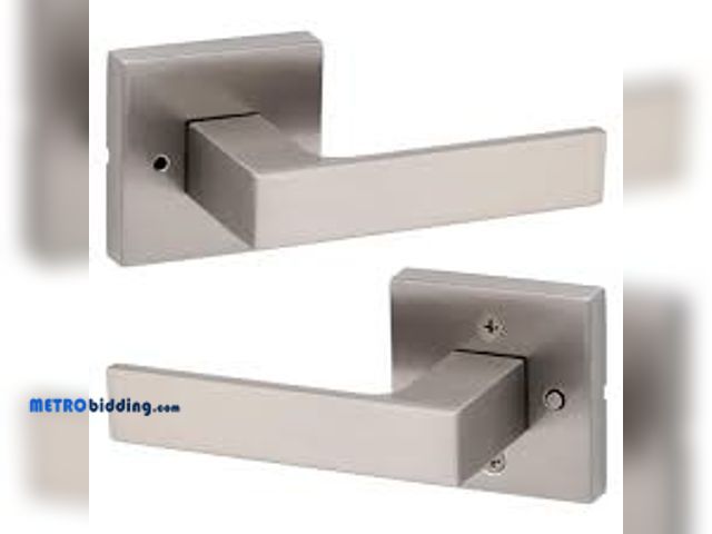 Lot 88-480176 - Kwikset Singapore Square Satin Nickel Bed/Bath Door Handle with Microban and Lock