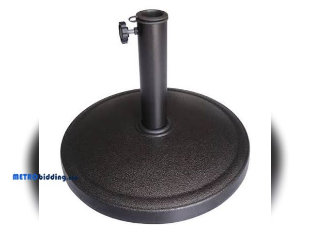Lot 88-499601 - Style Selections 22-lb Black HDPE Plastic Patio Umbrella Base