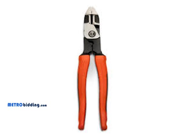 Lot 88-480356 - Crescent 9-1/2 in. Z2 High Leverage Linesman Pliers with Dual Material Grips Z20509CGR-06