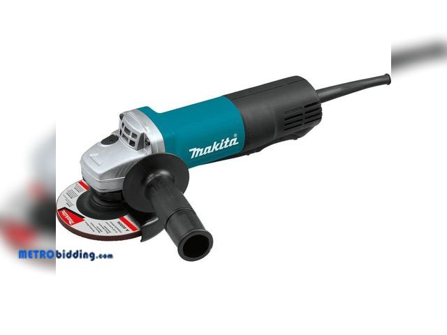 Lot 88-491887 - Makita 7.5 Amp 4-1/2 in. Corded Paddle Switch Angle Grinder 9557PB, floor model