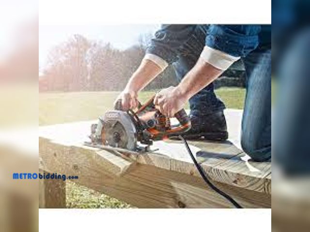 Lot 88-493802 - RIDGID THRUCOOL 15 Amp 7-1/4 in. Worm Drive Circular Saw R32104