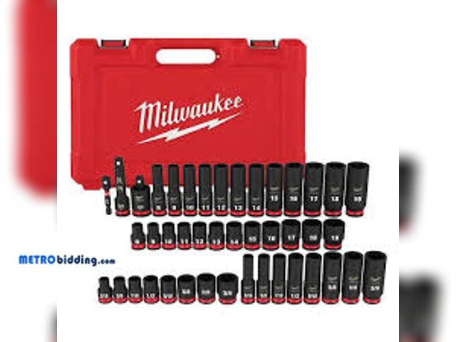 Lot 88-493879 - Milwaukee SHOCKWAVE 1/2 in. Drive SAE 6 Point Impact Socket Set (19-Piece) with 3/8 in. SAE/Metric I...