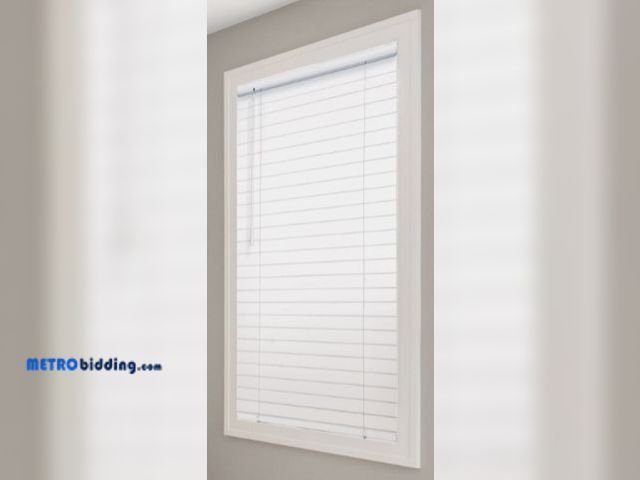 Lot 88-483222 - Norman - White Cordless Faux Wood Blinds for Windows with 2 in. Slats - 34" W x 72" L
Lot of one