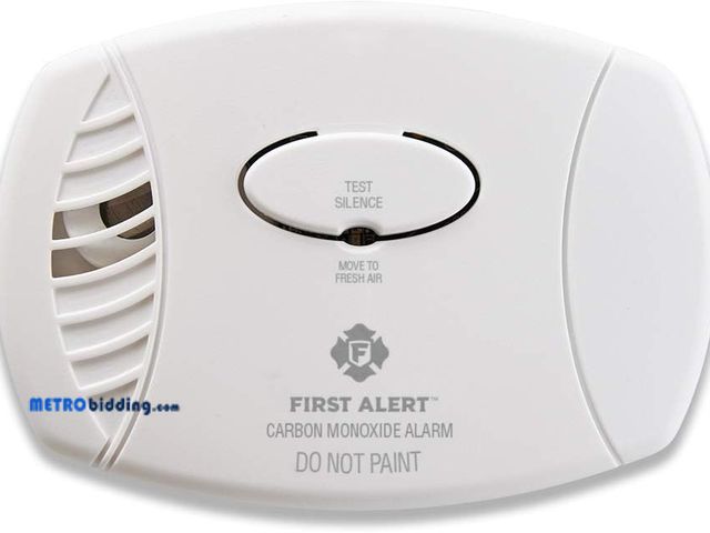 Lot 88-482543 - First Alert Battery Carbon Monoxide Alarm | CO400