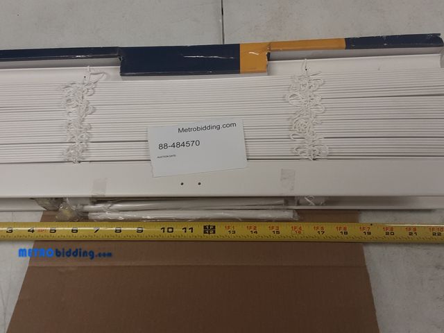 Lot 88-484570 - Faux wood blinds
2 inch slats
White
23 x 64in