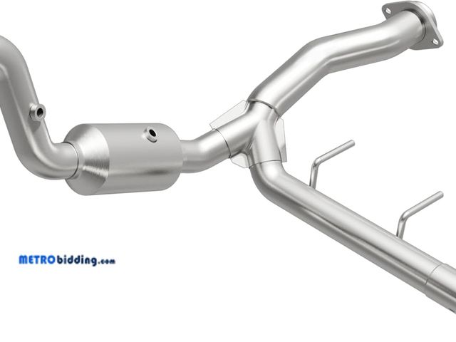 Lot 88-492685 - MagnaFlow Catalytic Converter 21-471: OEM Grade, Direct-Fit, Compatible with 2015-2020 Ford F-150 (F...