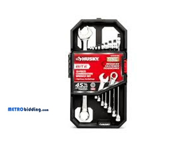 Lot 88-492033 - Husky BITE SAE Combination Wrench Set (10-Piece)