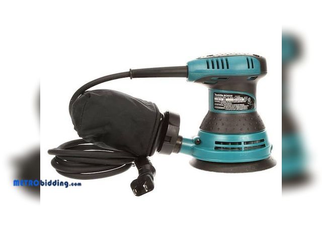 Lot 88-491889 - Makita 3 Amp Corded 5 in. Random Orbit Sander with Controlled Pad Speed and Dust Bag