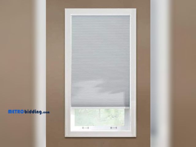 Lot 88-481421 - Shadow White Cordless Blackout Cellular Shade - 31.75 in. W x 48 in. L