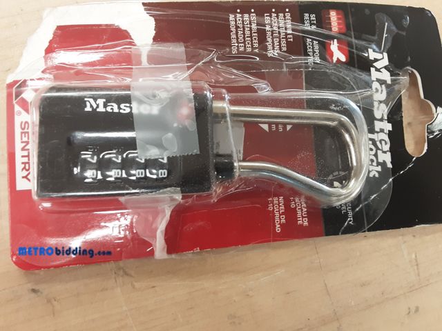 Lot 88-494257 - Master Lock 4696T, Set Your Own Combination Luggage Lock