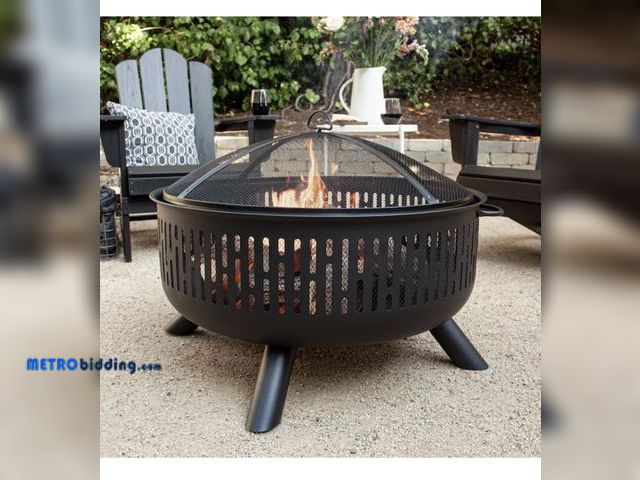 Lot 88-484379 - 31.5-in W Steel Round Portable Wood-Burning Fire Pit