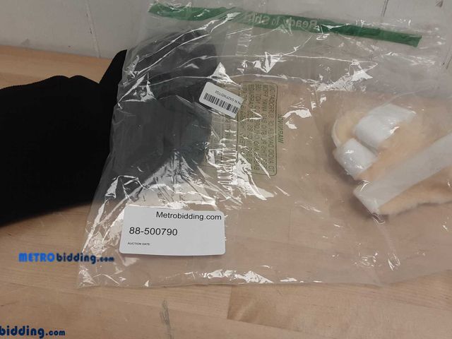 Lot 88-500790 - Lot of mixed items for foot healing. One pad for past-ap healing boot and paddied pad for toes/ball ...
